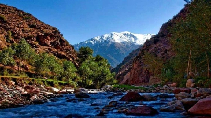  Light hiking in the mountains