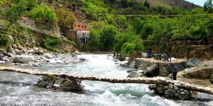 Light hiking in the mountains